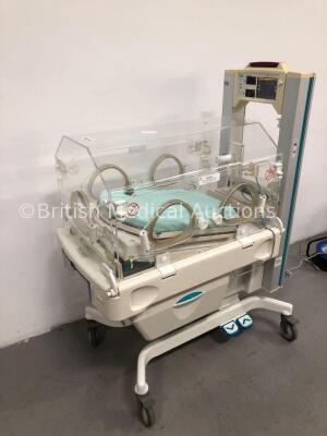 Ohmeda Medical Giraffe Infant Incubator with Mattress (Powers Up) - 4