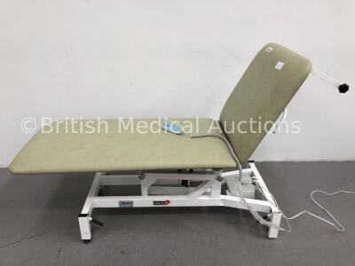 Medi-Plinth Electric Patient Examination Couch with Controller (Powers Up)