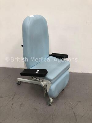 Midmark Promotal Chair Model 70902 with Arm Rests * SN 141411351 *