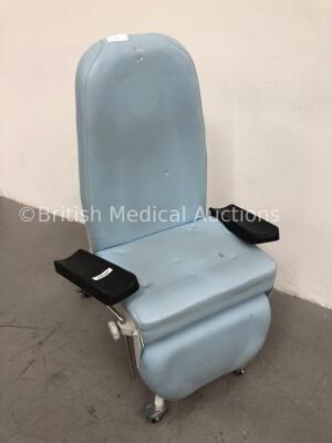 Midmark Promotal Chair Model 70902 with Arm Rests * SN 141411351 * - 2