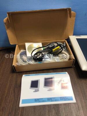 Storz 200902 31 Touch Screen Monitor with Accessories (Powers Up * Very Good Condition) - 3