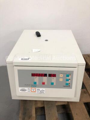 Heraeus Function Line Labofuge 400 Centrifuge (Powers Up)