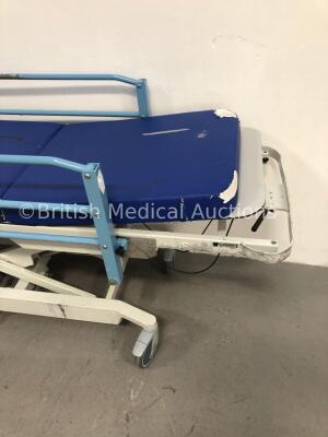 Wardray Premise MR 5002 Hydraulic MRI Patient Trolley with Mattress (Hydraulics Not Working) - 2