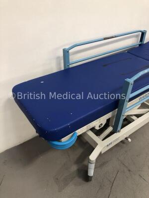 Wardray Premise MR 5002 Hydraulic MRI Patient Trolley with Mattress (Hydraulics Not Working) - 3