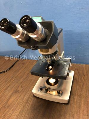 Reichert - Jung Microscope 110 with 3 x Objective Lenses (Powers Up with Good Bulb) - 4