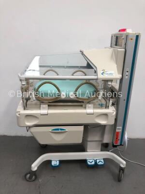 Ohmeda Medical Giraffe OmniBed Infant Incubator with Mattress (Powers Up-Missing Front Insert-See Photo) * SN HDGJ50858 *