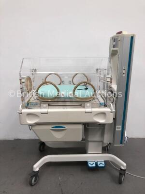 Ohmeda Medical Giraffe OmniBed Infant Incubator with Mattress (Powers Up-Missing Front Insert-See Photo) * SN HDHL50166 *