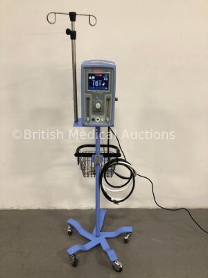 CareFusion Infant Flow SiPAP Part Number 675-CFG-004 on Stand with Hoses (Powers Up) * Mfd Sept 2009 *