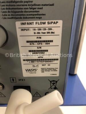 CareFusion Infant Flow SiPAP Part Number 675-CFG-004 on Stand with Hoses (Powers Up) * Mfd Sept 2009 * - 4