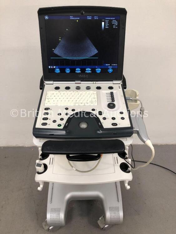 GE Vivid q Portable Ultrasound Scanner Ref H45041FM *S/N 050248Vq* **Mfd 01/2013** Application Software Version 12.1.0 Build 31 System Software Versio