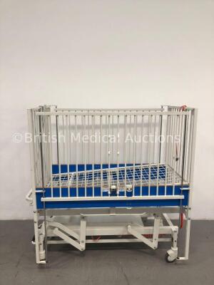 5 x Huntleigh Electric Cots with Controller (1 in Pictures 5 in Lot 1 x Damaged - Stock Photo Used) *S/N 578092 / GEL091055 / GEL092049 / GEL091409*