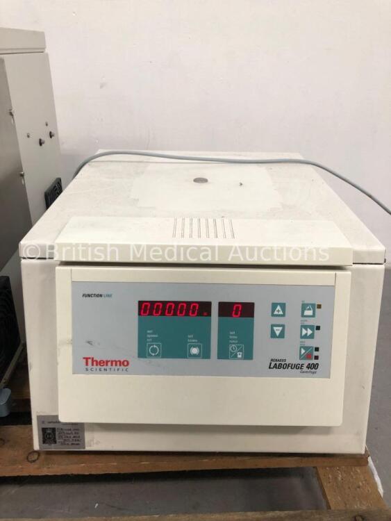 Thermo Scientific Heraeus Labofuge 400 Centrifuge (Powers Up) *S/N 75008150*