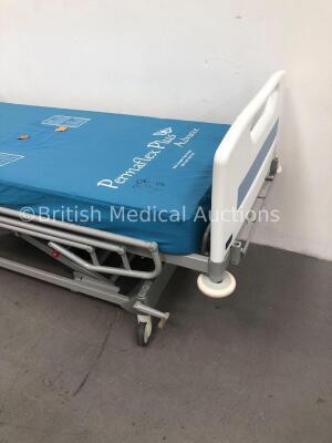 Huntleigh Enterprise 3000 Electric Hospital Bed with Mattress and Controller (Powers Up) - 2