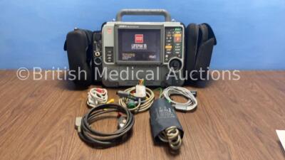 Medtronic Physio-Control Lifepak 15 12-Lead Monitor / Defibrillator *Mfd - 2010* Ref - 99577-000025 P/N - V15-2-000030 Software Version - 3207410-007