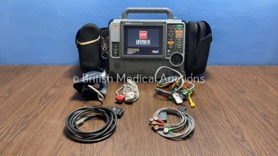 Medtronic Physio-Control Lifepak 15 12-Lead Monitor / Defibrillator *Mfd - 2010* Ref - 99577-000025 P/N - V15-2-000030 Software Version - 3207410-007