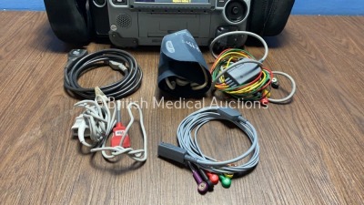 Medtronic Physio-Control Lifepak 15 12-Lead Monitor / Defibrillator *Mfd - 2010* Ref - 99577-000025 P/N - V15-2-000030 Software Version - 3207410-007 - 5