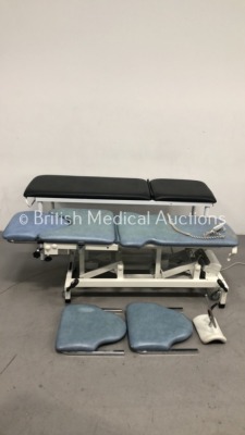 1 x Huntleigh Streamline 225 Electric Patient Examination Couch with Controller and Attachments (Powers Up and Tested Working) and 1 x Static Patient