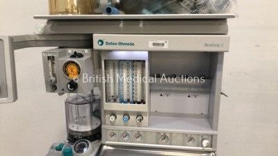 Datex-Ohmeda Aestiva/5 Anaesthesia Machine with Datex-Ohmeda 7900 SmartVent Software Version 4.8,Bellows,Oxygen Mixer,Hoses and Mixed Parts/Accessorie - 3