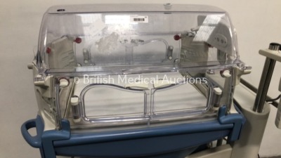 Drager Caleo Infant Incubator Version 2.01 with Mattress (Powers Up) * SN ARRM-0125 * - 3