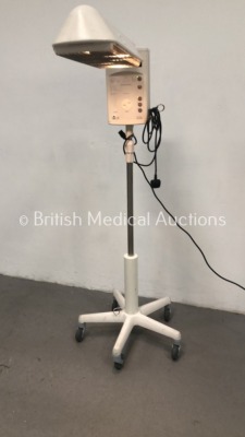 Fisher and Paykel Servo Mobile Infant Warmer on Stand (Powers Up with Good Bulb) *S/N 9891AEU00095*