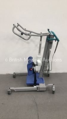 Arjohuntleigh Sara 3000 Electric Patient Hoist with Controller (Unable to Test Due to Suspected Flat Battery) * SN P0162209 *