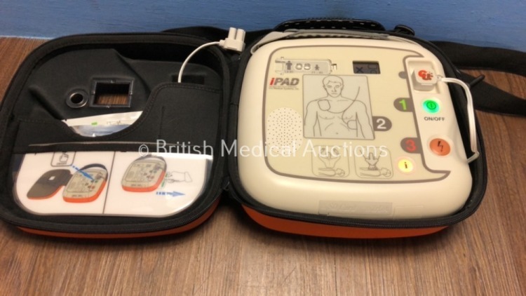 CU Medical Systems Inc iPAD Intelligent Public Access Defibrillator with Battery in Carry Case *Mfd 2014* ( Powers Up)