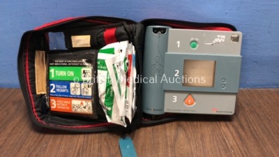 Forerunner Heartstream Semi Automatic Defibrillator with 1 x Philips BT21 Battery and 4 x Defibrillator Pads (Powers Up)