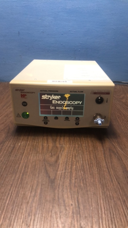 Stryker Endoscopy 40L High Flow Insufflator (Powers Up-Slight Damage to Screen-See Photos) * SN 0409CE492 *