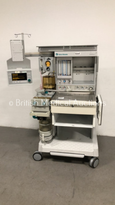 Datex-Ohmeda Aestiva/5 Anaesthetic Machine with Datex-Ohmeda Aestiva 7900 with SmartVent Software Version 4.8 PSVPro, Oxygen Mixer, Bellows, Absorber