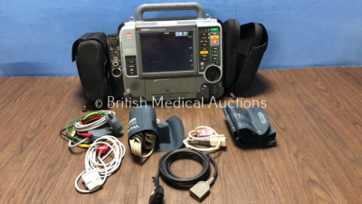 Medtronic Physio-Control Lifepak 15 12-Lead Monitor / Defibrillator *Mfd - 2010* Ref - 99577-000025 P/N - V15-2-000030 Software Version - 3207410-008