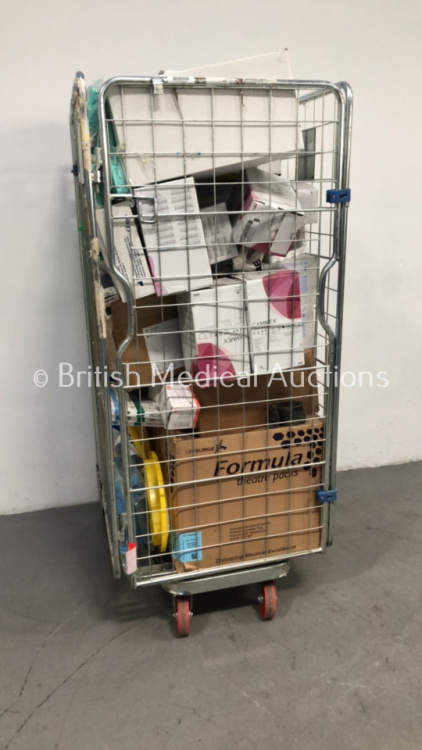 Mixed Cage Including Viamed Medical Oxygen Sensor, RenoCare Hydrocolloid Dressing and Gammex Latex HyGrip Gloves (Cage Not Included - Out of Date)