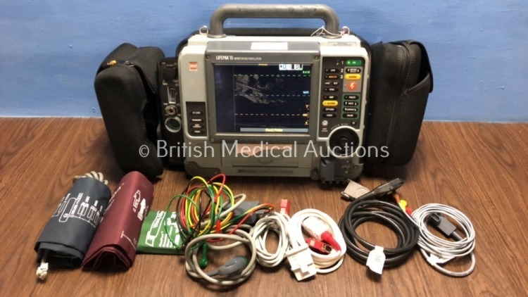 Medtronic Physio-Control Lifepak 15 12-Lead Monitor / Defibrillator *Mfd - 2010* Ref - 99577-000025 P/N - V15-2-000030 Software Version - 3207410-007