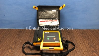 Lifepak 500 Biphasic Automated External Defibrillator in Carry Case with Battery *Mfd 2002* (Powers Up)