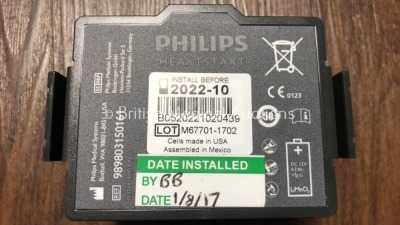 2 x Philips Heartstart FR3 Defibrillators in Cases with 1 x Battery and 1 x QCPR Meter (Both Power Up) *C16C-00106 / C13L-00518* (H) - 4