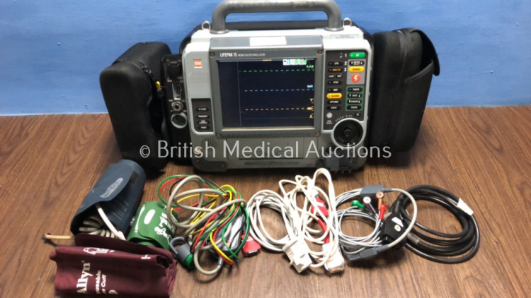 Medtronic Physio-Control Lifepak 15 12-Lead Monitor / Defibrillator *Mfd - 2010* Ref - 99577-000025 P/N - V15-2-000030 Software Version - 3207410-008 with Pacer, CO2, SPO2, NIBP, ECG and Printer Options, 4 and 6 Lead ECG Leads, SPO2 Finger Sensor, NIBP Cu