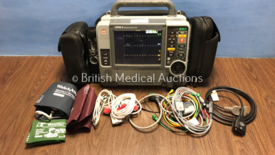 Medtronic Physio-Control Lifepak 15 12-Lead Monitor / Defibrillator *Mfd - 2010* Ref - 99577-000025 P/N - V15-2-000030 Software Version - 3207410-007 with Pacer, CO2, SPO2, NIBP, ECG and Printer Options, 4 and 6 Lead ECG Leads, SPO2 Finger Sensor, NIBP Cu