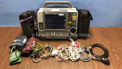 Medtronic Physio-Control Lifepak 15 12-Lead Monitor / Defibrillator *Mfd - 2010* Ref - 99577-000025 P/N - V15-2-000030 Software Version - 3207410-007 with Pacer, CO2, SPO2, NIBP, ECG and Printer Options, 4 and 6 Lead ECG Leads, SPO2 Finger Sensor, NIBP Cu