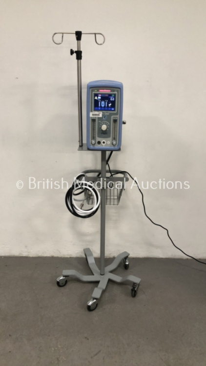 Viasys Infant Flow SiPAP on Stand Part No 675-CFG-002 *S/N AHN02750* **Mfd 12/2001** (Powers Up)