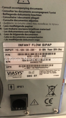 Viasys Infant Flow SiPAP on Stand Part No 675-CFG-002 *S/N AHN02750* **Mfd 12/2001** (Powers Up) - 4