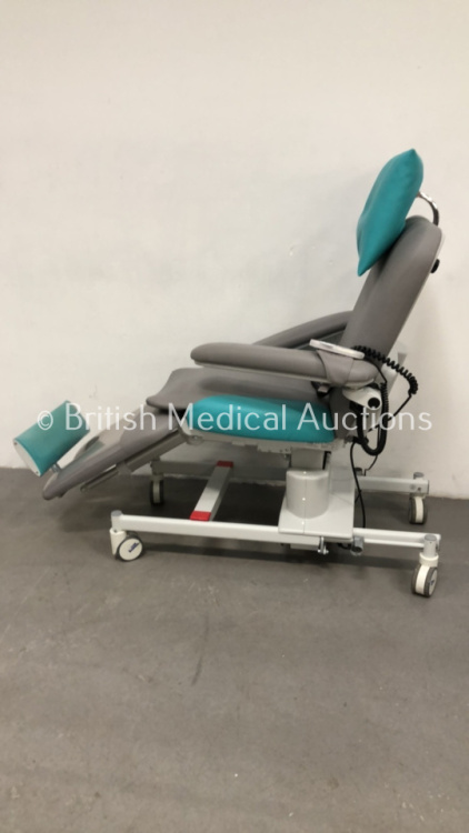 Bionic Comfortline Electric Patient Therapy Chair with Controller (Powers Up)