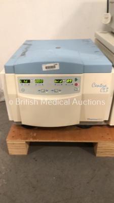 Thermo IEC Centra CL3 Centrifuge (Powers Up)