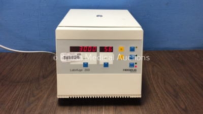 Heraeus Sepatech Labofuge 200 Centrifuge (Powers Up)