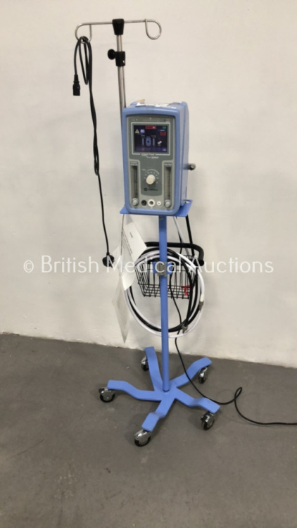 Carefusion Infant Flow SiPAP on Stand with Hoses Part No 675-CFG-004 *Mfd 05/2009* (Powers Up - Damaged - See Pictures)