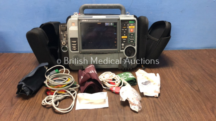 Medtronic Physio-Control Lifepak 15 12-Lead Monitor / Defibrillator *Mfd - 2010* Ref - 99577-000025 P/N - V15-2-000030 Software Version - 3207410-007 with Pacer, CO2, SPO2, NIBP, ECG and Printer Options, 4 and 6 Lead ECG Leads, SPO2 Finger Sensor, NIBP Cu