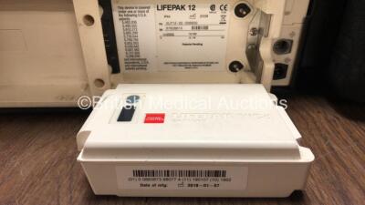 Medtronic Lifepak 12 Biphasic Defibrillator / Monitor with Screen Protector, ECG, Paddle, NIBP and SpO2 Leads, 1 x Battery and CO2 Option *Mfd 2009* (Powers Up) *37628610* - 5