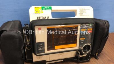 Physio Control Lifepak 12 Biphasic Defibrillator / Monitor with Screen Protector, 1 x Battery and CO2 Option *Mfd 2009* (Powers Up) *37797929* - 2