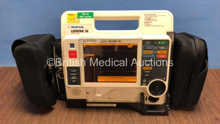 Medtronic Lifepak 12 Biphasic Defibrillator / Monitor with Screen Protector, 1 x Battery and CO2 Option *Mfd 2009* (Powers Up) *37797926*