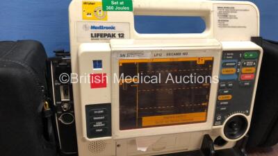 Medtronic Lifepak 12 Biphasic Defibrillator / Monitor with Screen Protector, 1 x Battery and CO2 Option *Mfd 2009* (Powers Up) *37797926* - 2