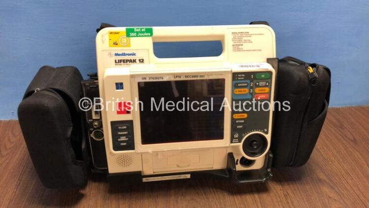 Medtronic Lifepak 12 Biphasic Defibrillator / Monitor with Screen Protector, 1 x Battery and CO2 Option *Mfd 2009* (Powers Up) *37620276*