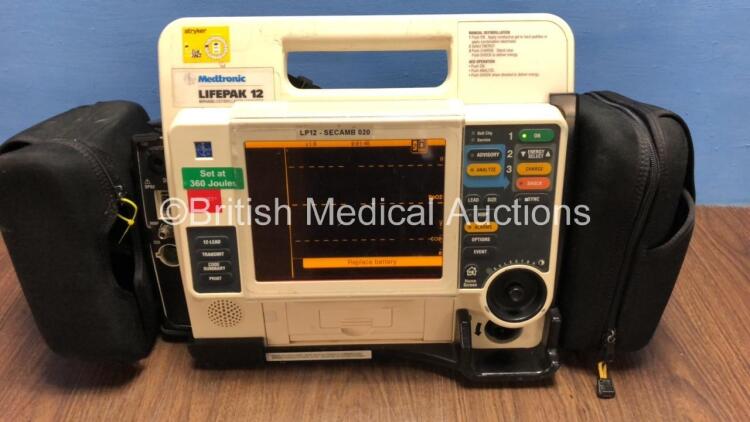 Medtronic Lifepak 12 Biphasic Defibrillator / Monitor with Screen Protector and 1 x Battery*Mfd 2009* (Powers Up) *37797925